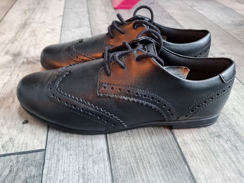 NUOVISSIME SCARPE DA SCUOLA BROGUE IN PELLE CLARKS DESIGNER UK 4 PEZZI £55 00