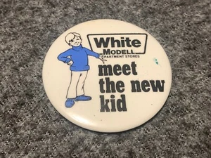 Spilla pulsante pinback modello bianco grandi magazzini incontra il nuovo bambino - Foto 1 di 3