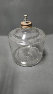 Vintage Glas Lösungsmittel Spender Pumpglas Flasche 1 1/2 B Logo Metall Top - Bild 1 von 4