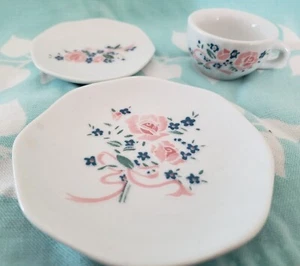 MINIATUR Vintage Kinder Teetasse, Untertasse und Dessertteller Set - Bild 1 von 7