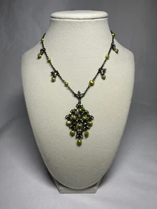 Collar colgante de pedrería verde tono plata - Imagen 1 de 5