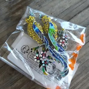 Spilla spilla uccellini gialli su fiori strass antica vintage - Foto 1 di 3