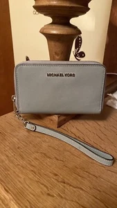 Michael Kors zip around wristlet - Picture 1 of 7