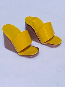 Vintage Barbie Mustard Yellow and Brown Plastic Wedge Shoes Korea Lot B - Picture 1 of 2