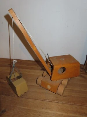 Jouet ancien Grue en bois - Photo 1/4