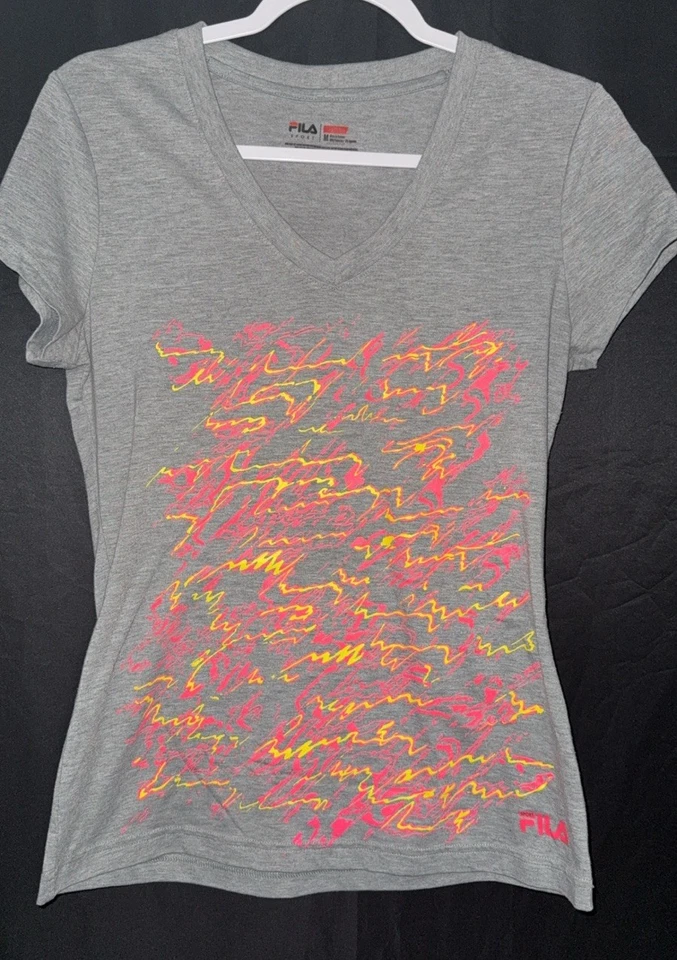 Женский серый топ Fila Sport с v-образным вырезом и коротким рукавом размер средний подержанный Y2K - Изображение 1 из 1