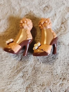 Barbie My Scene Fashion White Flower Shoes  - Picture 1 of 6