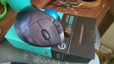 Mouse trackball wireless Logitech Ergo M575S con dongle - Immagine 1 di 2