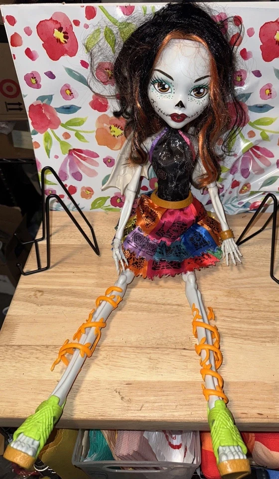 MONSTER HIGH SKELITA CALAVERAS 28 INCH Tall DOLL EXTRA LARGE SIZE!  Pre-Owned - Image 1 of 4