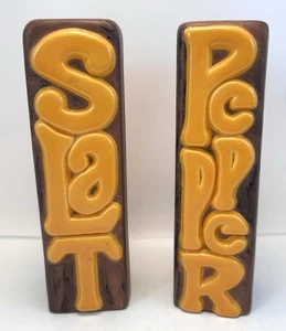 Set shaker sale e pepe lettera graffiti vintage retrò anni 70 groovy oro marrone - Foto 1 di 6