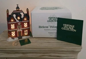 Reparto 56 Dickens Village Serie Collegio e Alloggio Scuola #5810-6 1994 - Foto 1 di 6