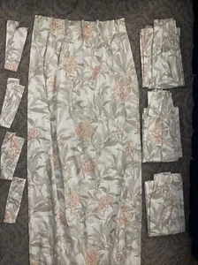 Set of 4 Vintage 1980s Pinch Pleat Curtains Drapes Beige Pink Floral 24 x 81 in - Picture 1 of 8