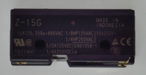 Interruptor de acción rápida de émbolo de clavija Omron Z-15G 15 Amp SPDT término de soldadura 2KRL2 - Imagen 1 de 5