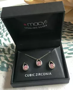 Conjunto de Pendientes Macy's Rosa Collar Circonita Cúbica Circonita Circonita Nuevo en Caja Plata de Ley - Imagen 1 de 5