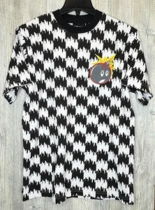 NUEVA Camiseta The Hundreds Para Hombre PEQUEÑA Blanca Negra Pata de Gallo Adam Bomb S/S Nueva Con Etiquetas - Imagen 1 de 6