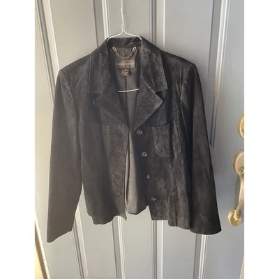 Chaqueta de cuero pequeña Classiques Entier para mujer usada en excelente estado 2 bolsillos delanteros negra. Foto 1 de 3