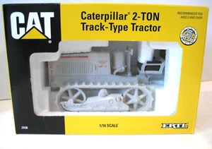 1993 Ertl 1:16 Scale CAT Caterpillar 2-Ton Track-Type Tractor, #2438 NIB - Picture 1 of 6