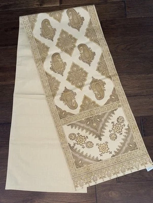 Pottery Barn Cotton Paisley Erica Medallion Table Runner 18 in x 90in Cotton - Image 1 of 4