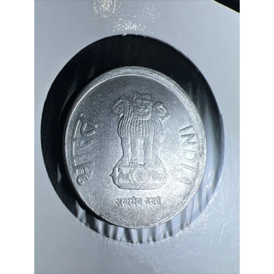 2012 INDIA 1 RUPEE COIN OFF CENTER STRIKE Z2685 - Image 1 of 4