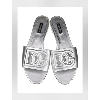 Dolce & Gabbana Cuero Metálico Plateado DG Recorte Acento Slides 39.5 talla Foto 1 de 4