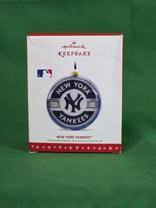2016 Hallmark Keepsake MLB New York Yankees Christmas Ornament - Picture 1 of 8