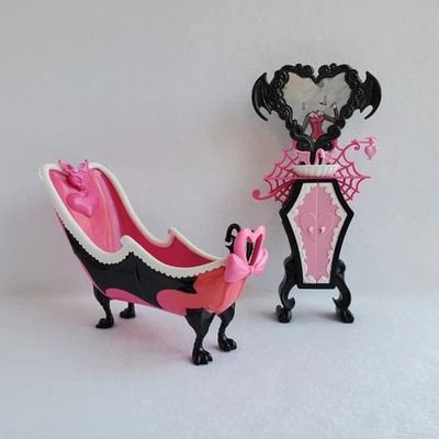 Monster High Doll Draculaura POWDER ROOM Playset Bathroom Vanity & Bathtub 2011 - Image 1 of 4