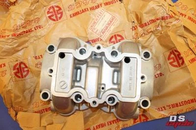 川崎 KZ400 气缸盖 原始设备制造商 全新 NOS 部件 # 11022-007-2H — 第 1/4 张图片