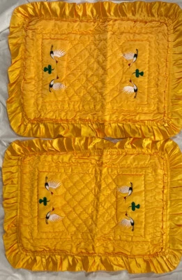 Funda de Almohada Estándar Vintage 2 Bordados Estilo Coreano Grúas Amarilla Hecha a Mano Foto 1 de 4
