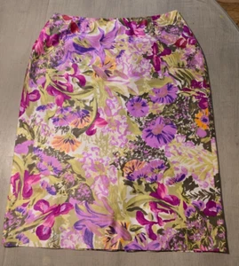 Dolce & Gabbana mid length floral skirt. Silk/Cotton blend. Sz 40 = US Sz 4 - Picture 1 of 10