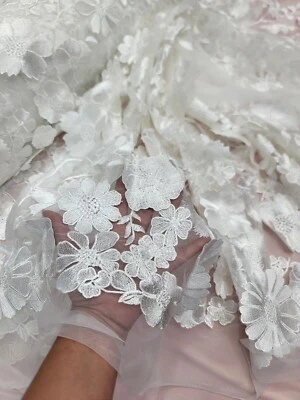 Tela de encaje nupcial blanca por yarda - Bordado floral 3D en malla para boda Foto 1 de 4