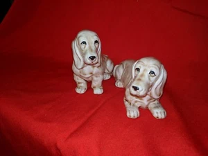 ¡ADORABLE! Estatuilla de colección larga de cerámica tostada/beige Basset Hound Dogs - Imagen 1 de 5