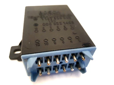 Mercedes W126 Heating Temperature Regulator Control Unit - A0008221403 - Image 1 of 3