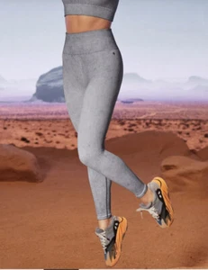 Fabletics Ultra High-Waisted Seamless Rib 7/8 Legging Size M Color Raincloud - Picture 1 of 8