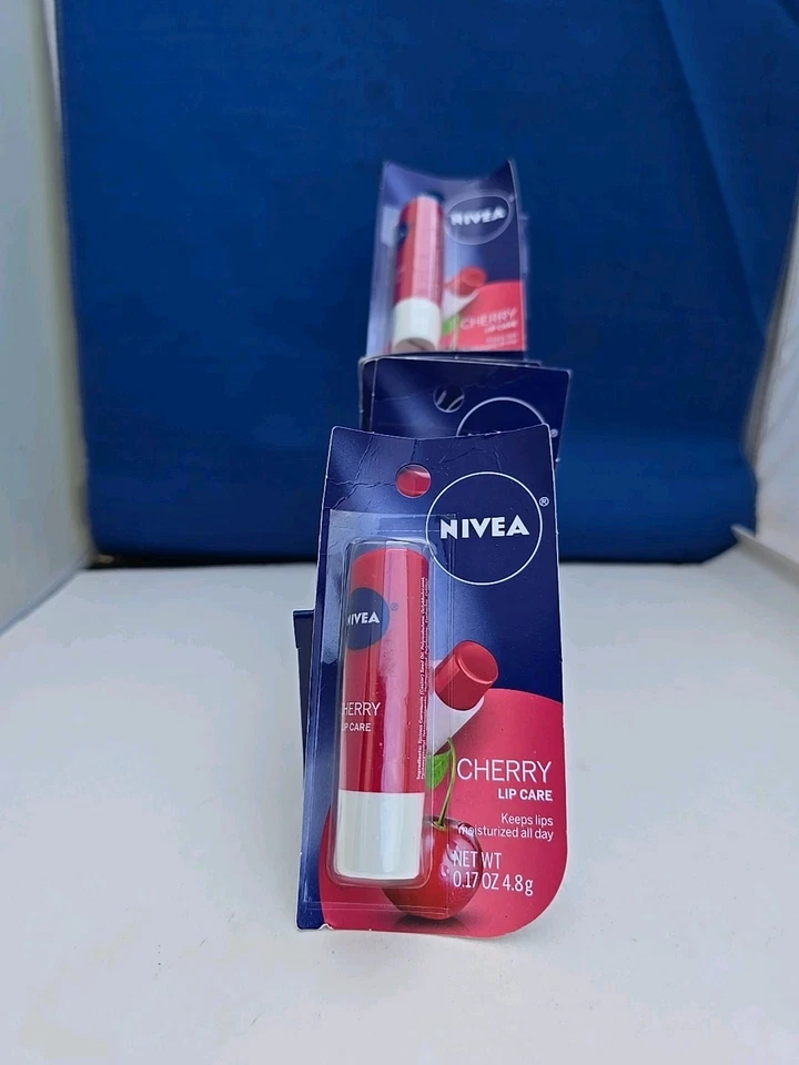 Cuidado de labios Nivea hidratante nutritivo para todo el día cereza 6 .17 oz Foto 1 de 1