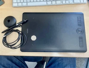 WACOM Intuos Pro Medium 13.2” Graphics Tablet - Bild 1 von 2