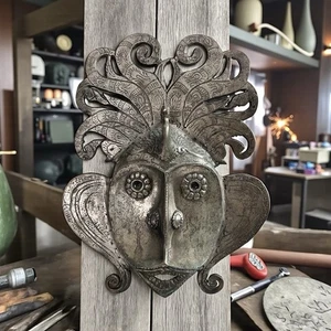 Primitive Silberlegierung Maske - Bild 1 von 9