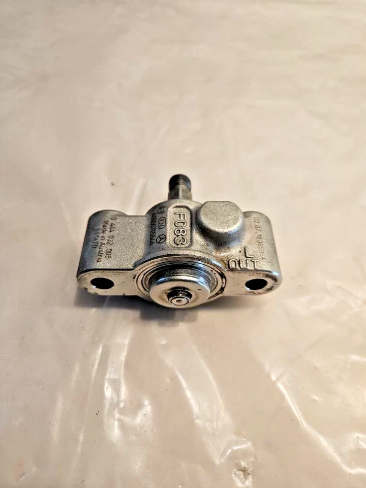 Detroit Diesel DD15 Engine Injection Valve A0000705546 OEM - Image 1 of 4