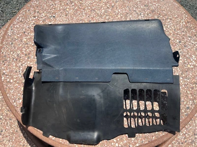 Mercedes Benz W123 300D Front Right Under Dash Knee Kick Panel Blue OEM - Imagem 1 de 4