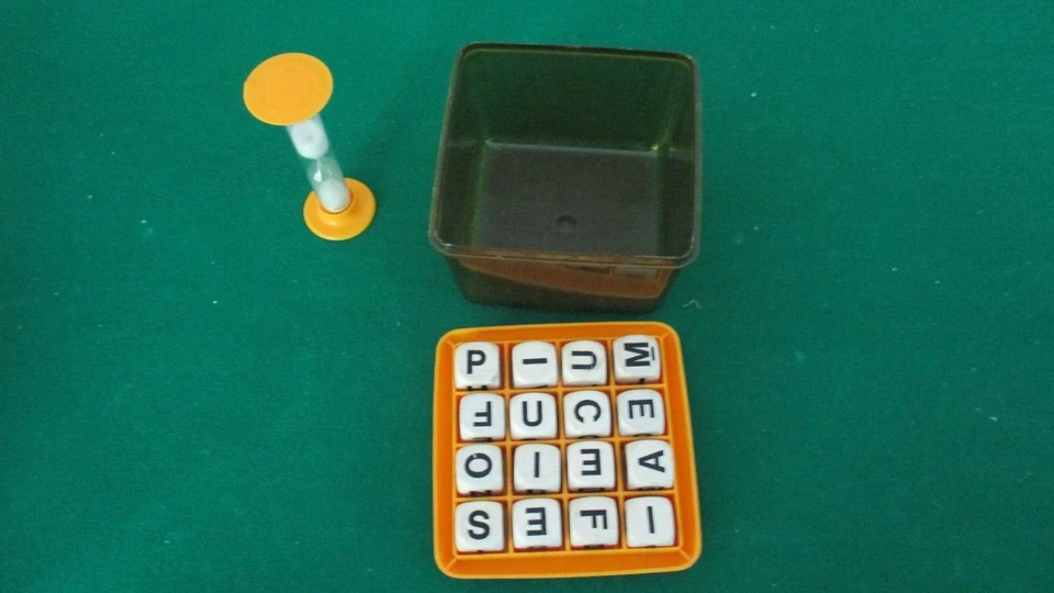 BOGGLE 替换字母、摇晃托盘和定时器 — 第 1/1 张图片