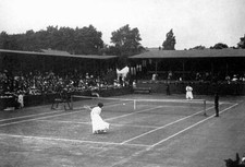Tennis Dorothea Lambert Chambers takes on Dora Boothby in the Ladi- Old Photo