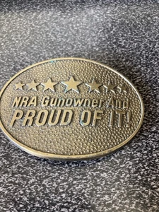 FIBBIA CINTURA OTTONE VINTAGE FONDERIA NORMANNA "NRA GUNOWNER AND FIERO OF IT" - Foto 1 di 2