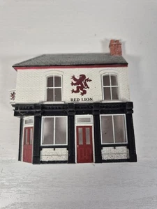 44-0201 Bachmann Scenecraft Calibre OO Bajo Relieve Esquina Pub (usado) León Rojo - Imagen 1 de 4