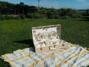 40's XL Vintage Brexton Picnic Set w/ Key Unused Condition, 4 Person Retro Set - Picture 1 of 10