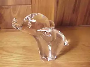 DELIGHTUL VINTAGE PAPERWEIGHT STYLE CRYSTAL ANIMAL ELEPHANT FIGURINE -UP TRUNK! - Picture 1 of 8