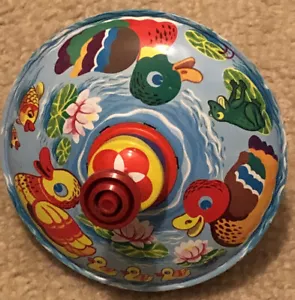 Giocattolo di plastica in latta vintage Ducks Ducklings Spinning Top - Foto 1 di 4