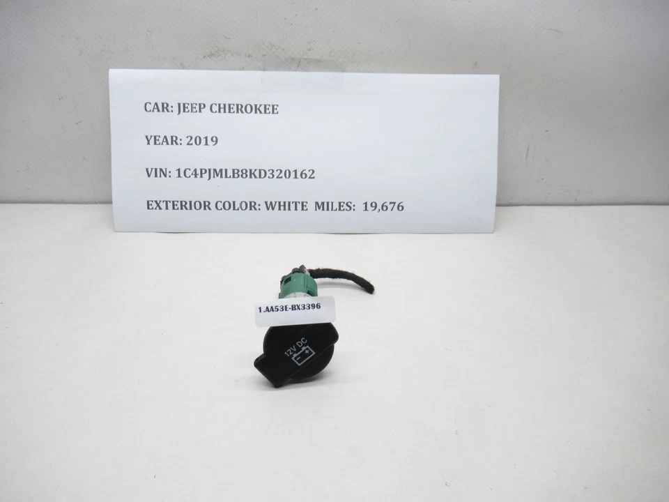 2014-2021 Jeep cherokee 12V DC accessory power outlet 68160364AA OEM - Image 1 of 4