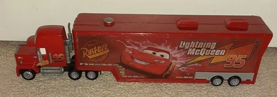 Disney Pixar Cars Lightning McQueen 95 Mack Superliner Semirremolque Camión Camión Juego Foto 1 de 4