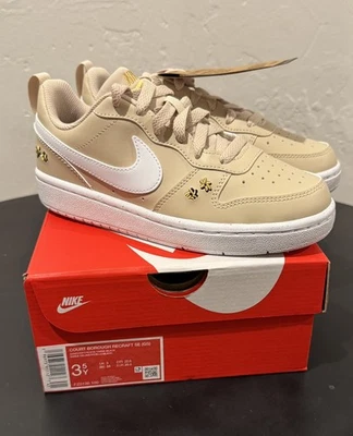 Niños 3.5Y Nike Court Borough Recraft SE GS 'Bordado Floral' - FZ3136-100 Foto 1 de 4