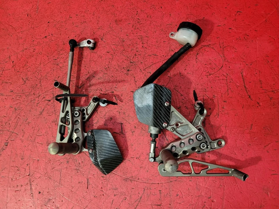 HONDA CBR REAR SETS 1998 — 第 1/4 张图片