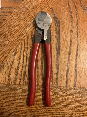 Cortadores de cables de alto apalancamiento Klein Tools 63225, 9 en rojo, hechos en EE. UU. Foto 1 de 4